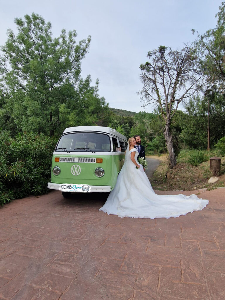 VW Kombi T2 – Pistacho, Alquiler de Vehículos para bodas y eventos